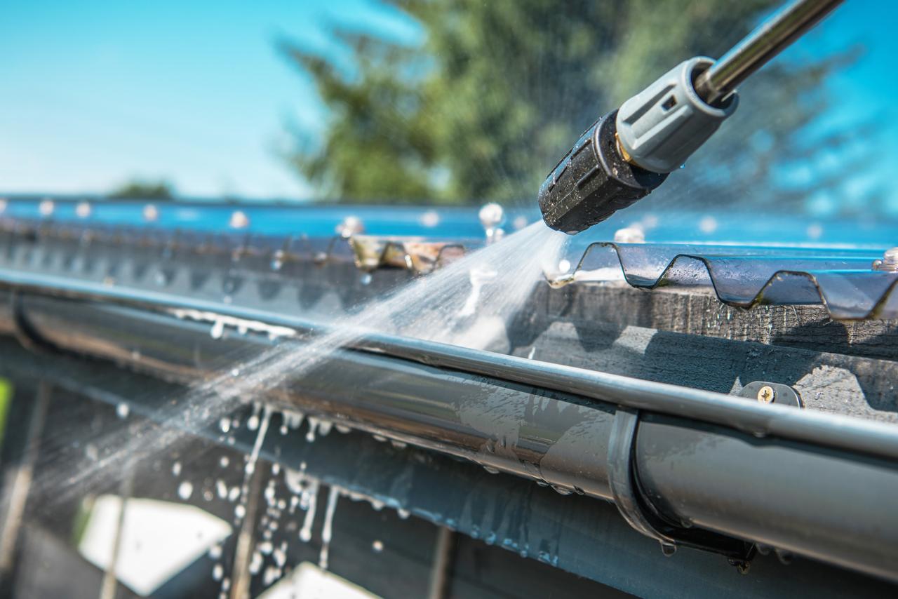 Gutter cleaning service